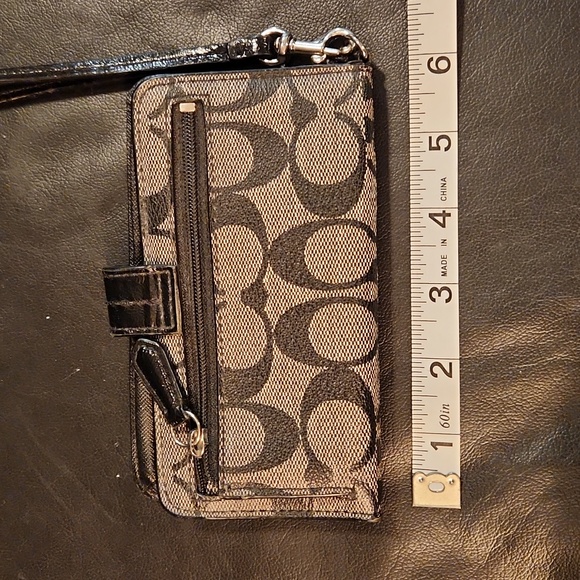 Coach Black Signature Leather wallet/wristlet - Picture 2 of 6